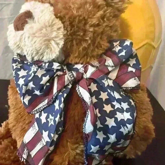 TY Large Size Brown Bear.
American Flag Ribbon.
14” Bear.
GUC - Picture 2 of 7